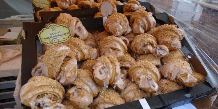 Gdzie kupić oryginalne i certyfikowane rogale świętomarcińskie w Poznaniu? Sprawdź cukiernie!