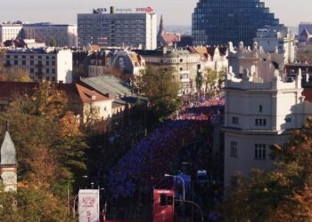 Startuje 9. edycja Biegu Niepodległości RUNPOLAND w Poznaniu. Biegacze utworzą żywą flagę, źródło: facebook.com / Bieg Niepodległości