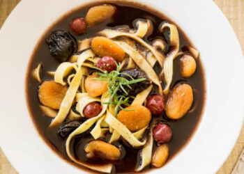 Czernina, czyli tradycyjna zupa rodem z Wielkopolski/fot. winiary.pl