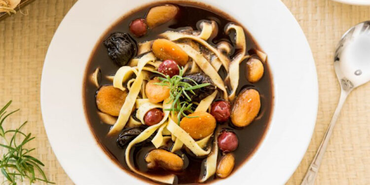 Czernina, czyli tradycyjna zupa rodem z Wielkopolski/fot. winiary.pl