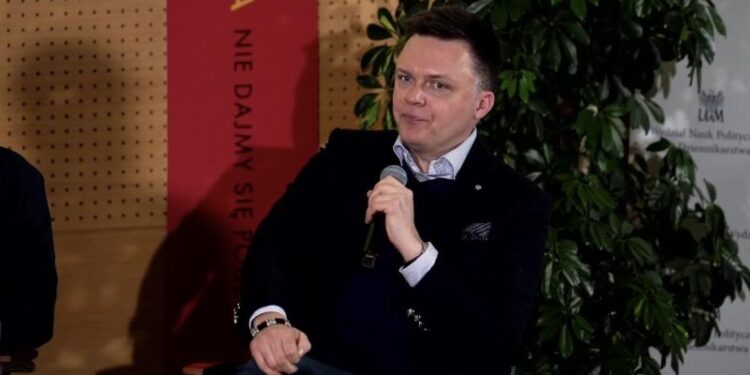 Marszałek Sejmu Szymon Hołownia odwiedził uczelnię w Poznaniu. Spotkał się ze studentami, by wypromować książkę, źródło: facebook.com/szymonholownia