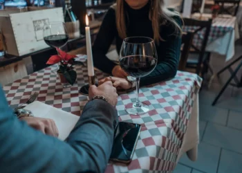 Czy warto umawiać się na randki w ciemno?