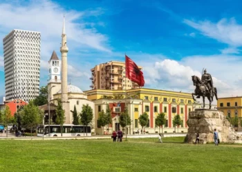 Nowe letnie połączenie z Poznania do Albanii – Ryanair poleci do Tirany