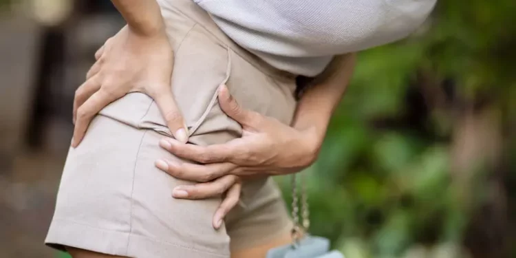 Blokada stawu krzyżowo-biodrowego – przyczyny, objawy i leczenie