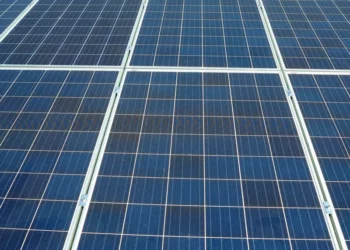 Co wpływa na trwałość instalacji PV? Kluczowe czynniki wpływające na żywotność paneli słonecznych