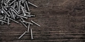 Elementy złączne: kompletny przewodnik po rodzajach i zastosowaniach