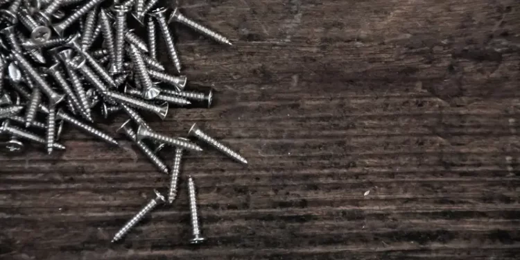 Elementy złączne: kompletny przewodnik po rodzajach i zastosowaniach