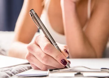 Jak wybrać idealny prezent firmowy na święta: praktyczny przewodnik dla przedsiębiorców