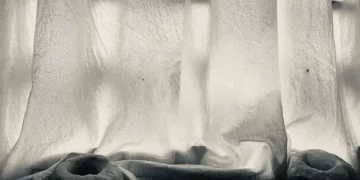 Zawsze idealnie gładkie. Sekret firan, których nie trzeba prasować